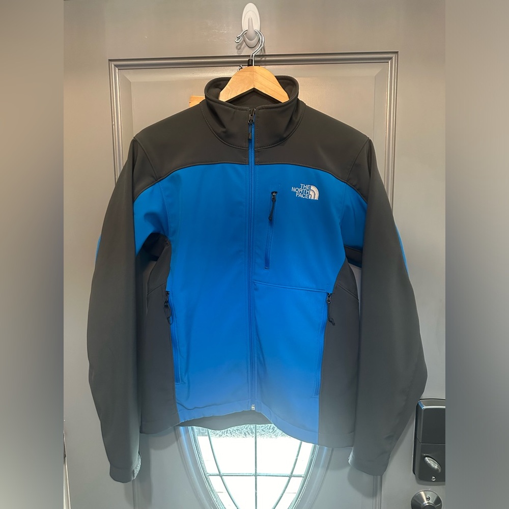 Northface Men’s Small Softshell Jacket - image 1